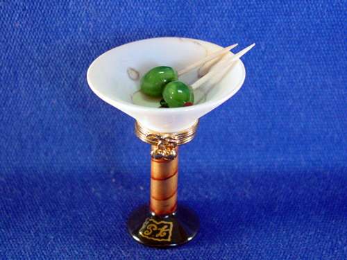 MARTINI GLASS WITH OLIVES